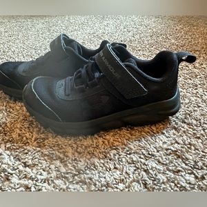 Boys under Armour tennis shoes